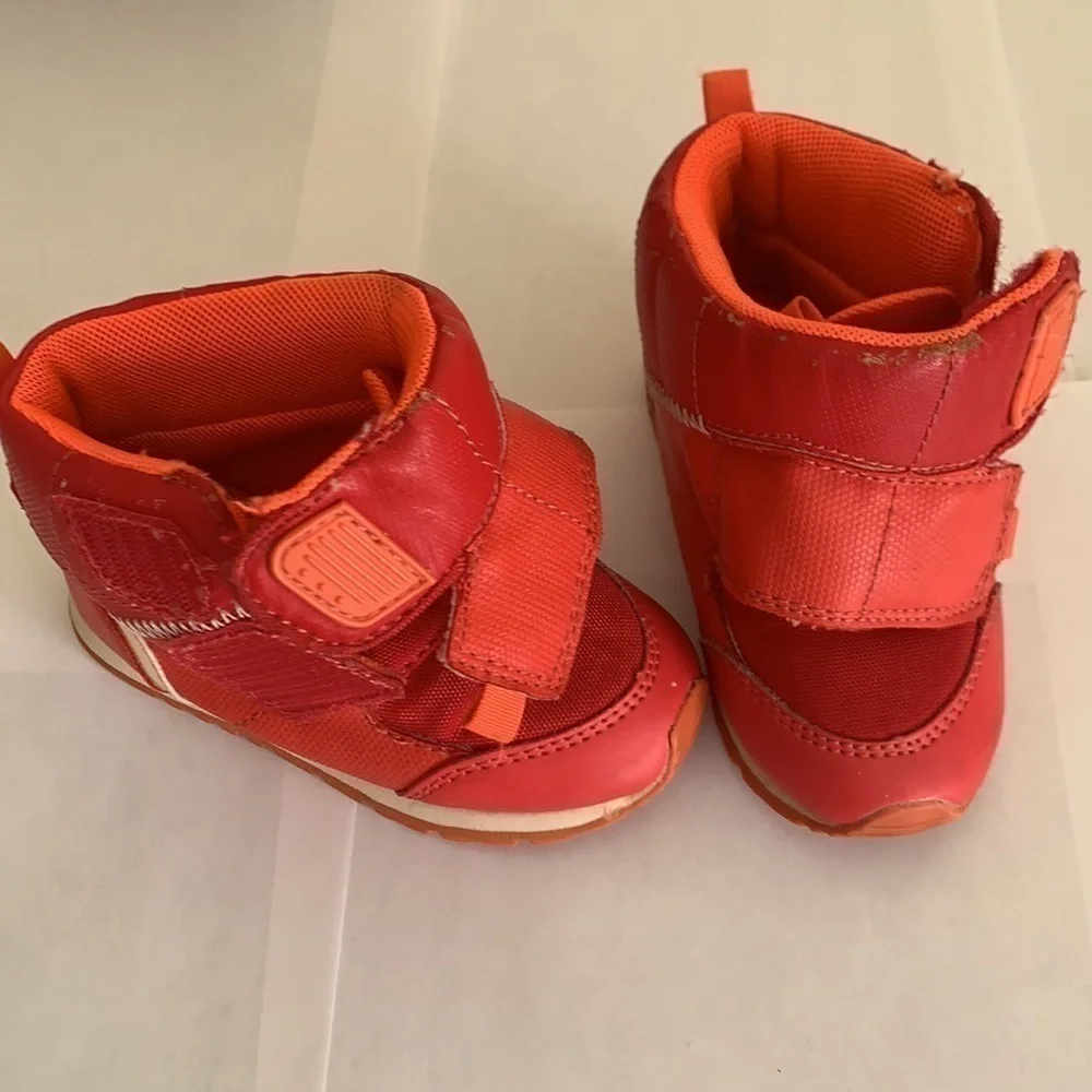 𝅺Zara| Kids Sneakers w/t adhesive strap closure- Size 22